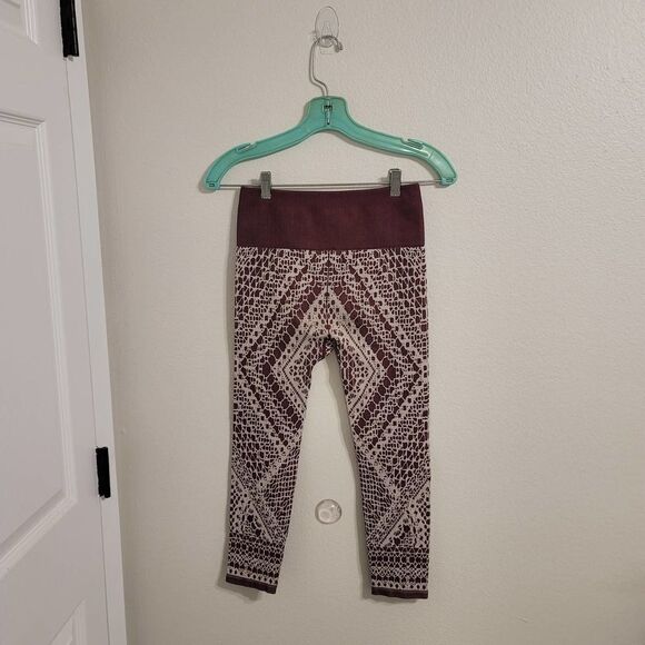 Fabletics Abstract Cropped Leggings Sz S - Picture 3 of 4